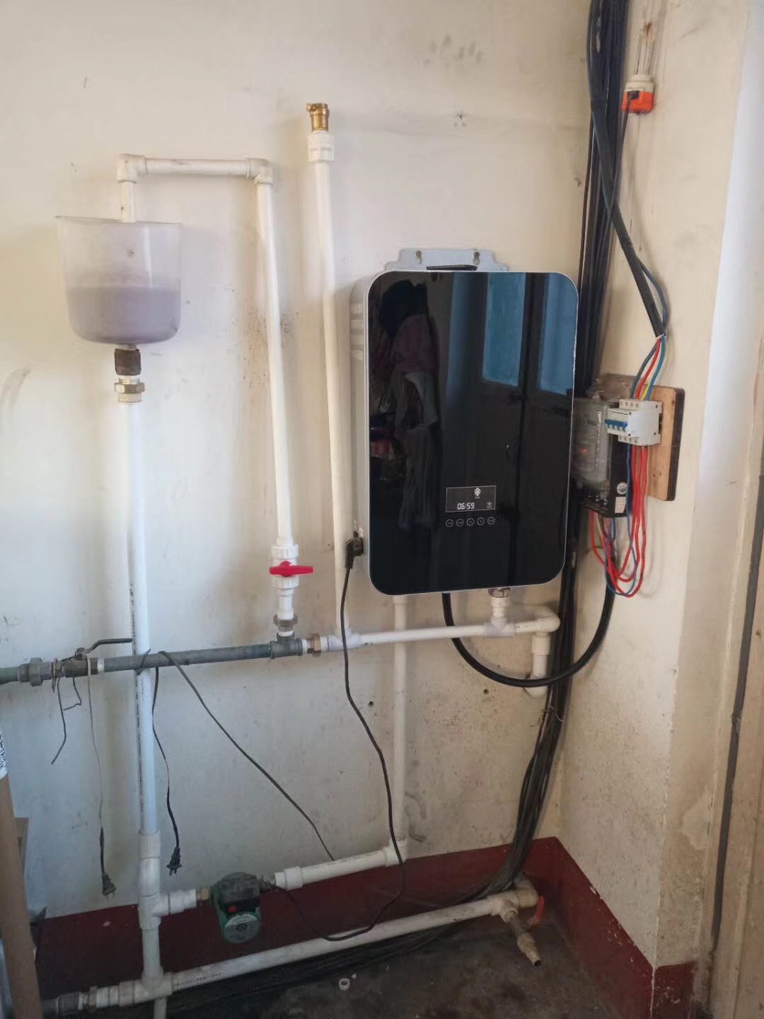 壁掛式電磁取暖器 壁掛式電磁取暖器