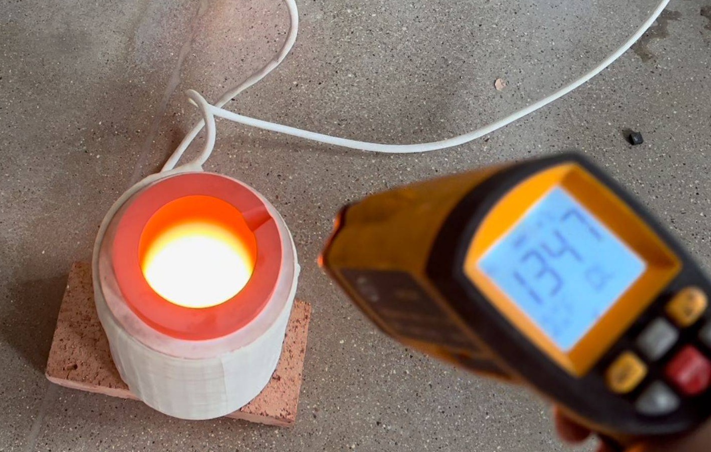 680987f9202f3.jpg 石墨坩堝電磁加熱.jpg